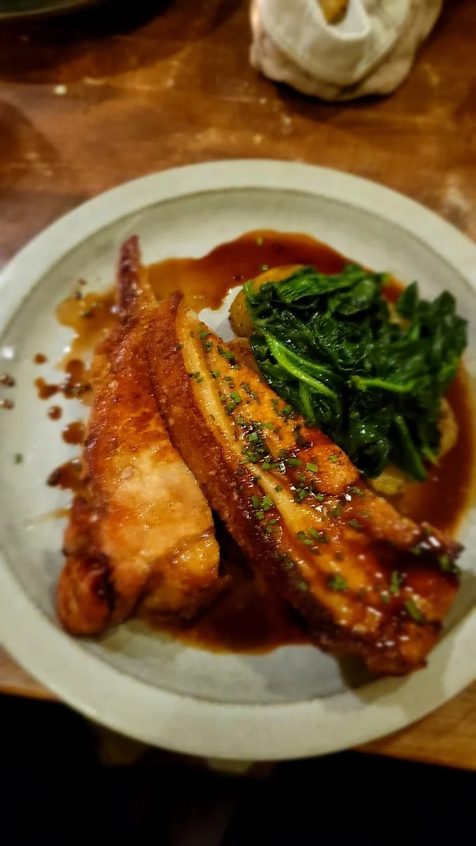 Côte de porc rôtie, sauce au vin rouge, Loupiotes.